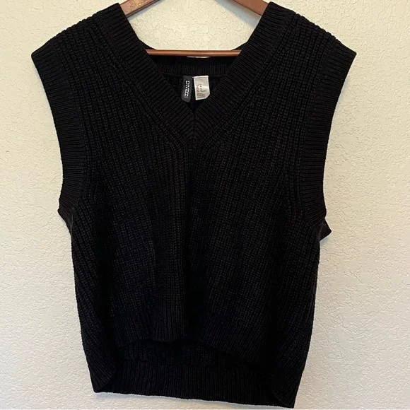 H&M Divided Black Knit Sleeveless V-Neck Wide Cut Sweater Vest Size Medium - Picture 2 of 14